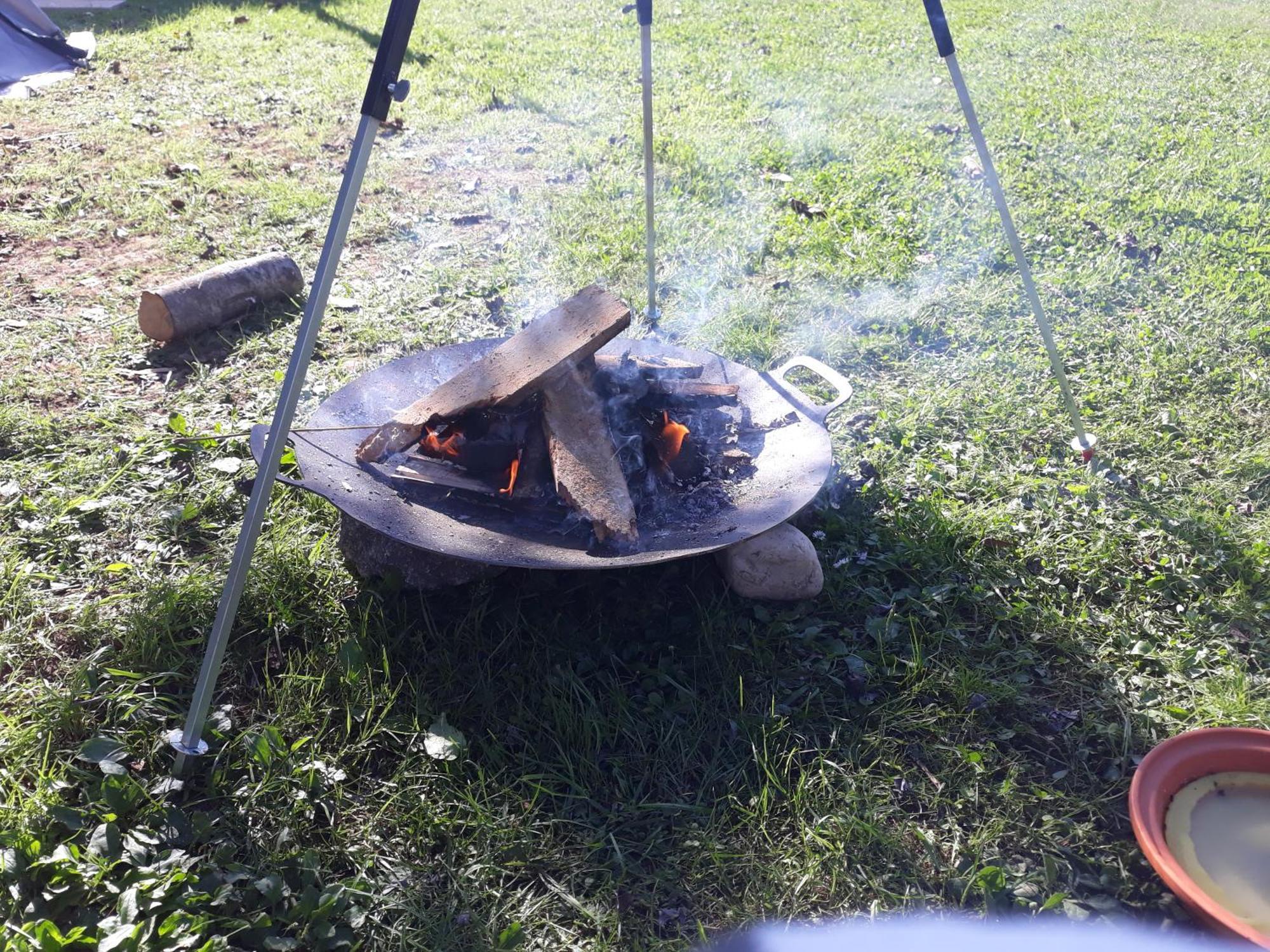 Camping Under The Walnut In Your Own Tent On A Shared Lot And Shared Bathroom ليوبليانا المظهر الخارجي الصورة